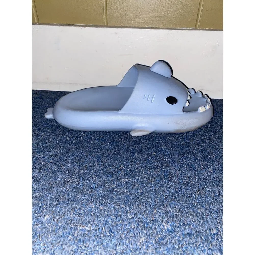 Shark foam slides men 7 w/side fins, teeth and tail